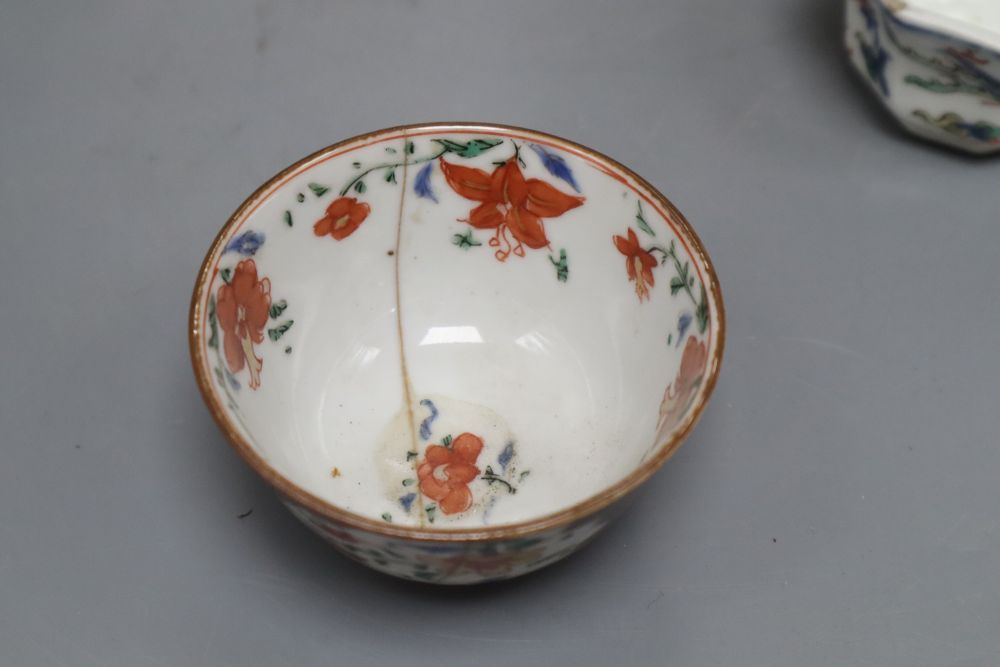 Two Canton ware vases, a similar plate and two other pieces, largest plate diameter 21.5cm